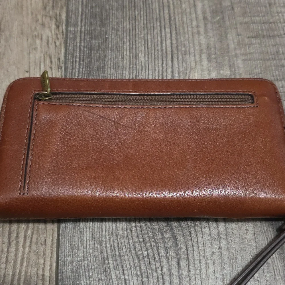 FOSSIL Jori Brown Leather  Flap Zip-Around Wallet  Wristlet